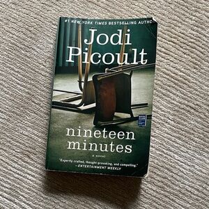 Nineteen Minutes by Jodi Picoult Thriller Mystery Suspense Nonfiction Book Books